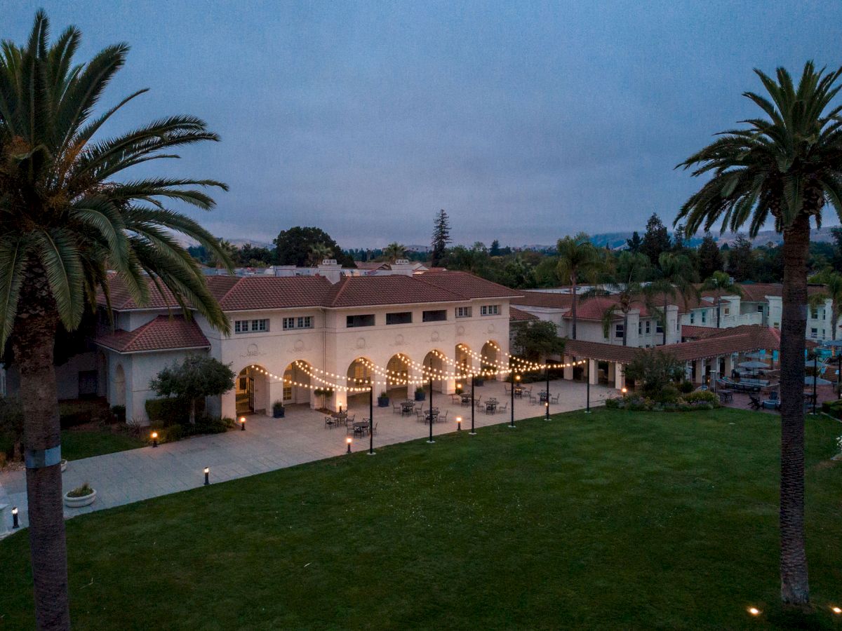 Hayes Mansion San Jose, Curio Collection by Hilton