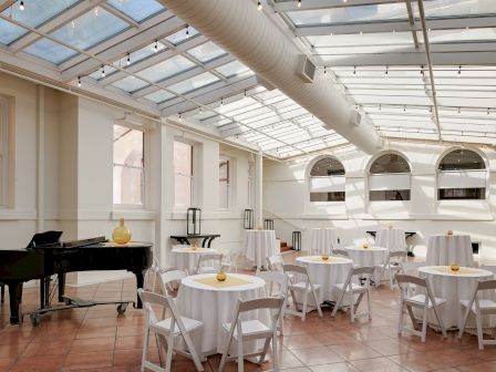 Hayes Mansion San Jose, Curio Collection by Hilton